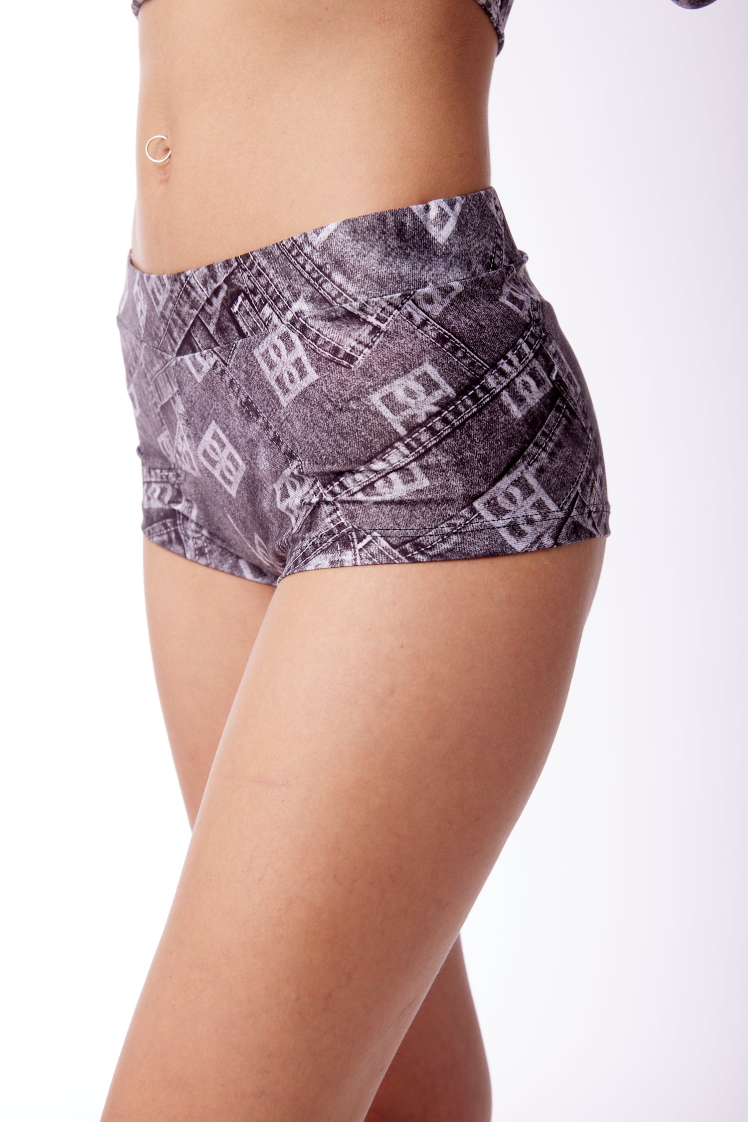 DESTINY BLACK HOT SHORTS