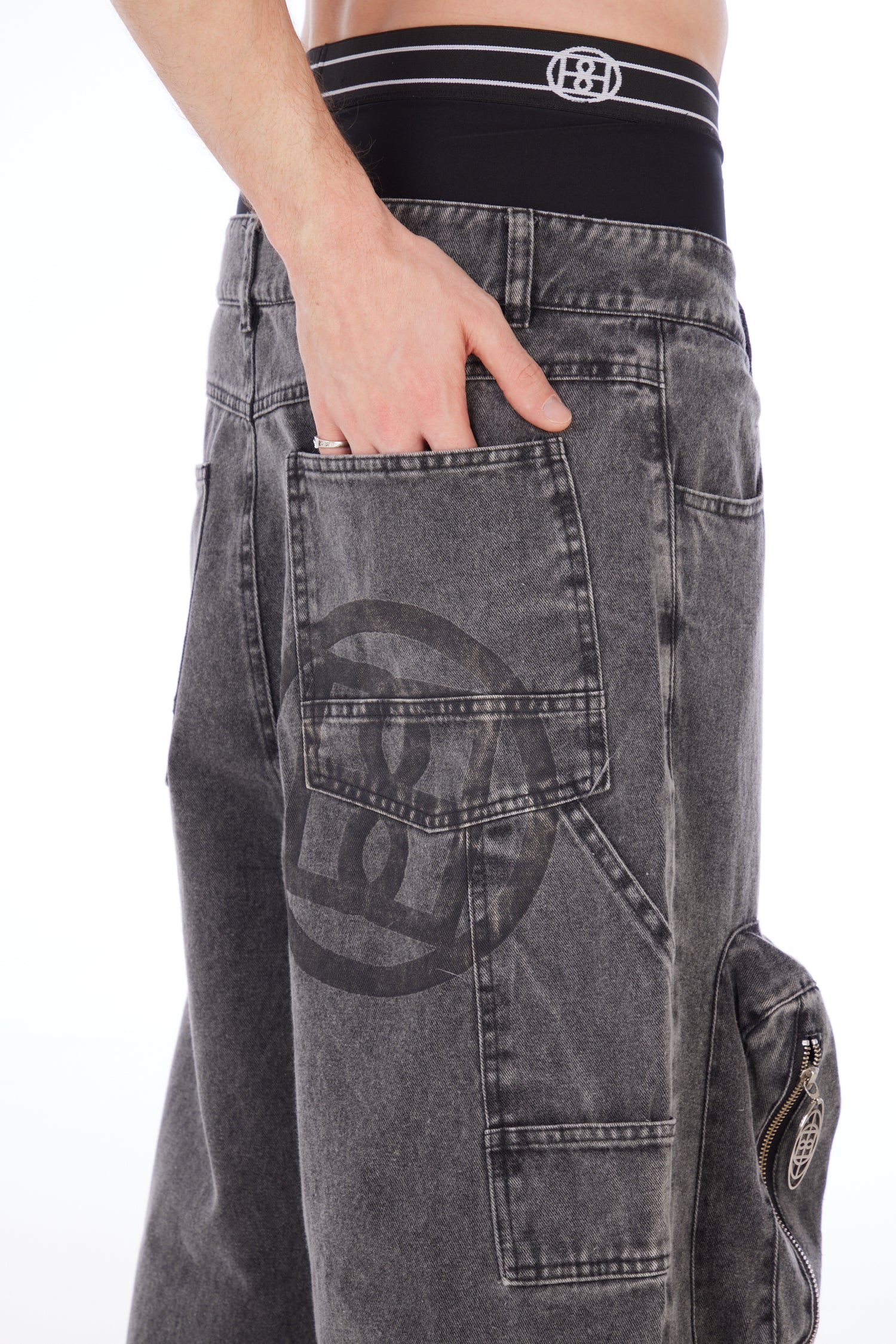 MULTIPOCKET CARGO JEANS